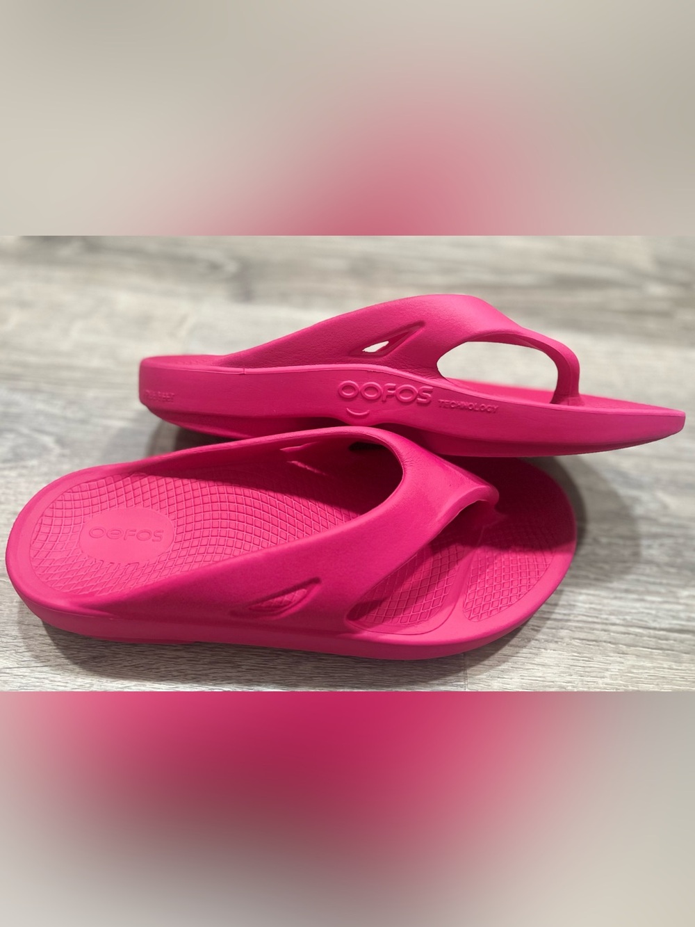 OOFOS Hot Pink Recovery Slide Sandals